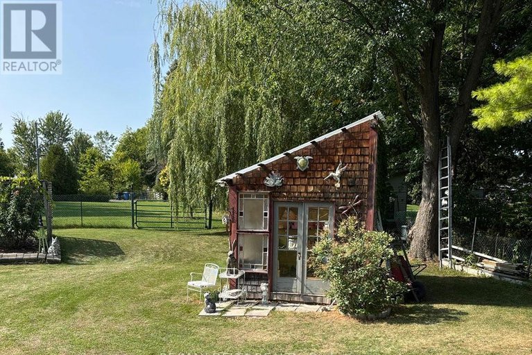 29479728/132-high-street/vankleek-hill/champlain/ontario/K0B1R0_40