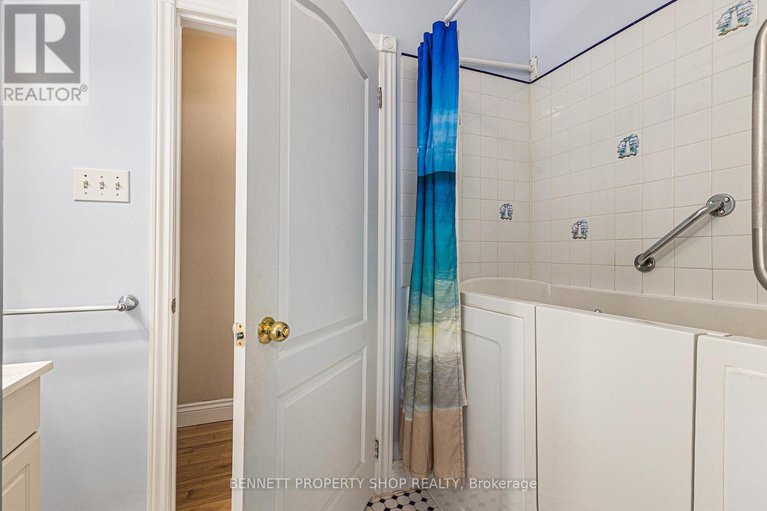 27899108/668-chapman-boulevard/elmvale-acres/ottawa/ontario/K1G1T6_13