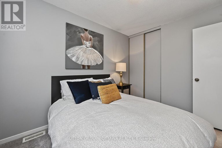 29116675/1-bayside-private/mooneys-bayriverside-park/ottawa/ontario/K1V9R3_21