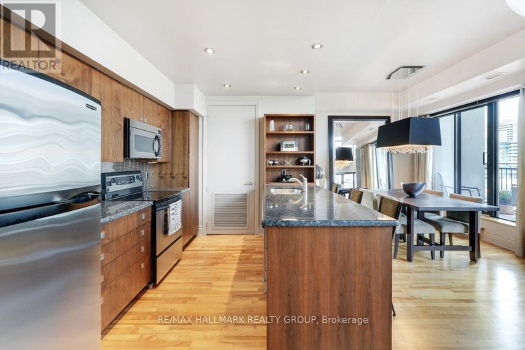 28811810/ph2-364-cooper-street/ottawa-centre/ottawa/ontario/K2P2P3_12