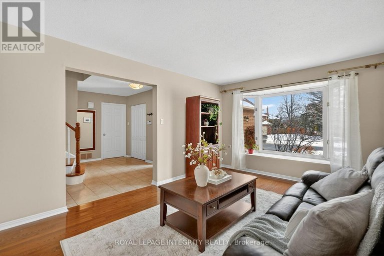 29488935/6020-vineyard-drive/convent-glen/ottawa/ontario/K1C2M5_4