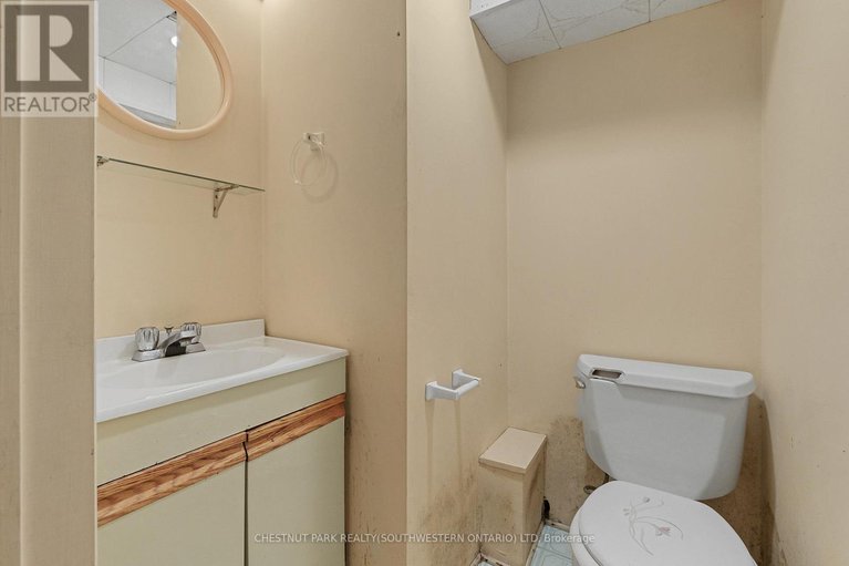 29207930/809-smyth-road-n/elmvale-acres/ottawa/ontario/K1G1P2_28