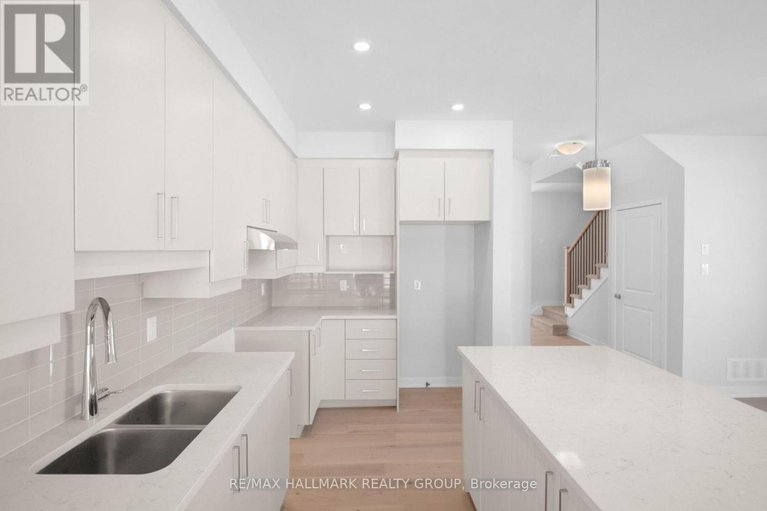 29360428/1944-hawker-private/huntley-ward-south-east/ottawa/ontario/K2M0M5_5