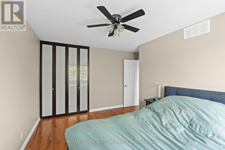 28879068/35-ivylea-street/craig-henrywoodvale/ottawa/ontario/K2G4X1_20