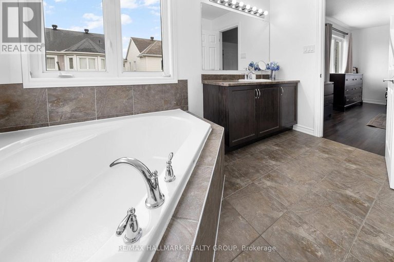 29611797/529-dundonald-drive/half-moon-bay/ottawa/ontario/K2J5X1_23