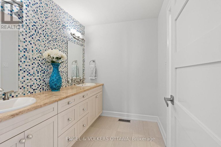 28035177/110-gray-willow-place/manotick-village-manotick-estates/ottawa/ontario/K4M0B3_35
