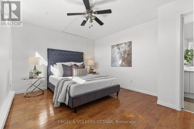 28900181/202-royalton-private/hunt-club-woods/ottawa/ontario/K1V9S3_20