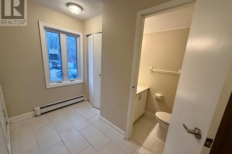 29473926/8-blue-moon-private/manor-park/ottawa/ontario/K1K4K6_5