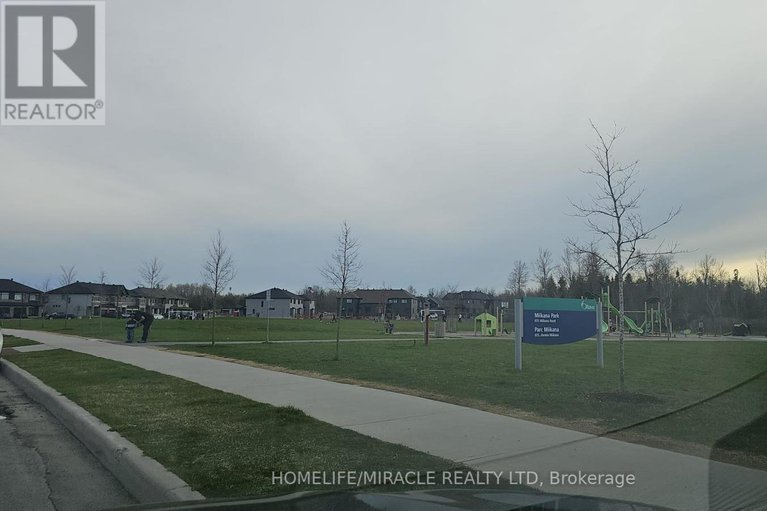 28257461/700-miikana-road/blossom-parkkemp-parkfindlay-creek/ottawa/ontario/K1X0H7_24
