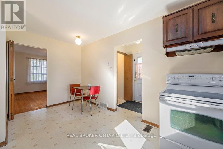 28986692/60-westpark-drive/blackburn-hamlet/ottawa/ontario/K1B3E5_12