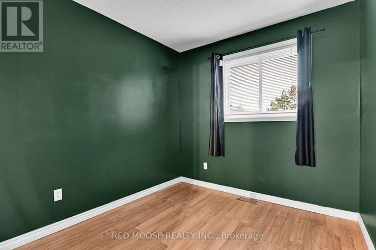 29480001/1983-greenvale-lane/chateauneuf/ottawa/ontario/K1C6E4_30