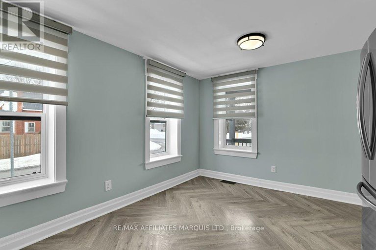 29404761/70-augusta-street/morrisburg/south-dundas/ontario/K0C1X0_12