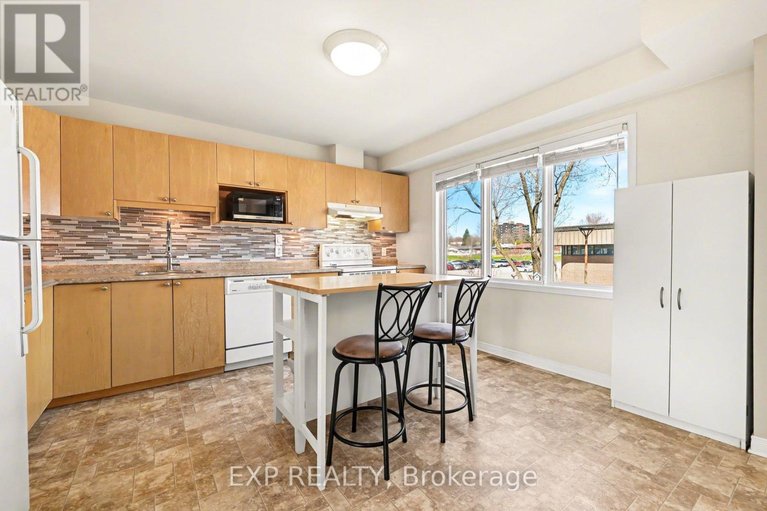 29666141/8-barnaby-private/overbrookcastle-heights/ottawa/ontario/K1K4S4_14