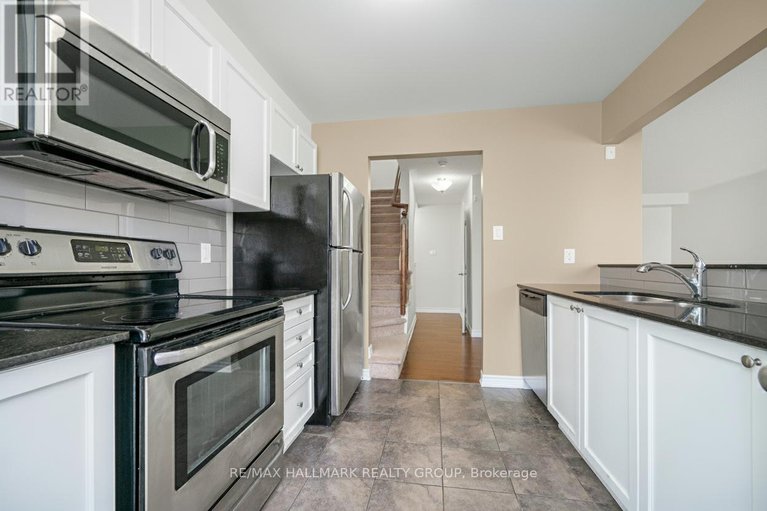 28978296/601-foxlight-circle/emerald-meadowstrailwest/ottawa/ontario/K2M0L9_10