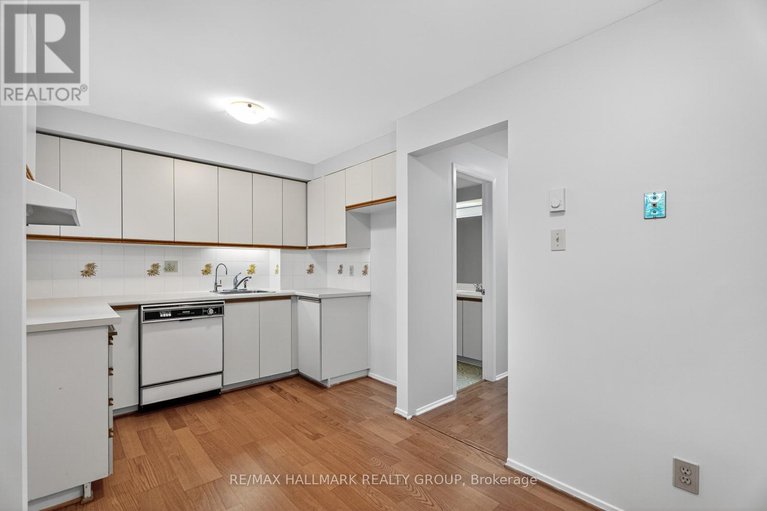 28822601/b-6746-jeanne-darc-boulevard/convent-glen-north/ottawa/ontario/K1C6E9_18