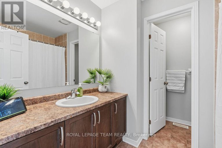 29379496/402-sadar-private/cedargrovefraserdale/ottawa/ontario/K2J3T3_41