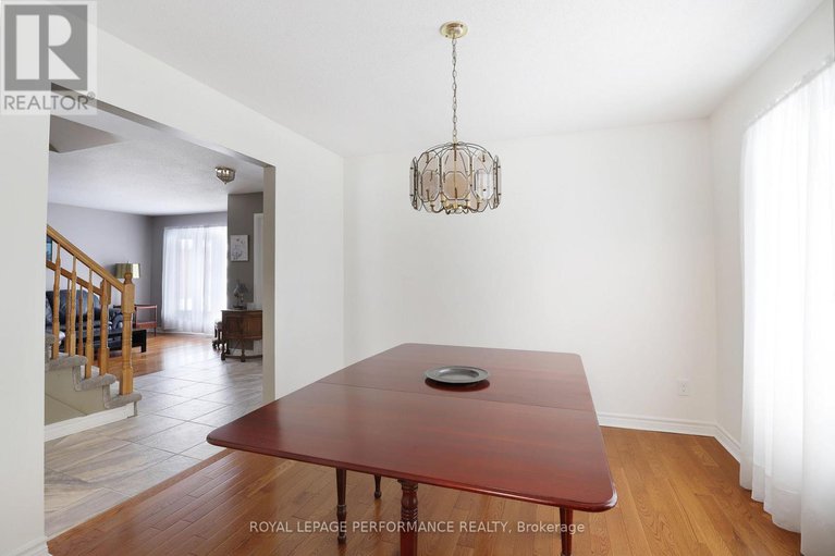 29355185/10-ellisson-way/hunt-club-park/ottawa/ontario/K1G4N8_15