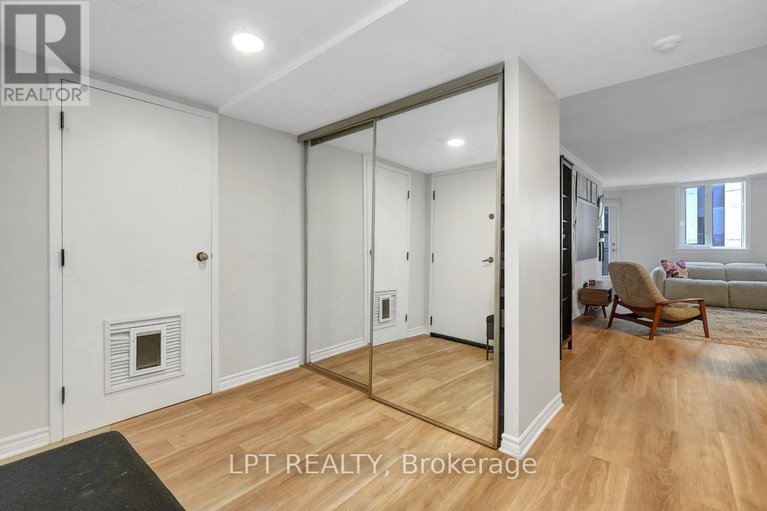 28725974/ph3-18-nepean-street/ottawa-centre/ottawa/ontario/K2P2L2_7