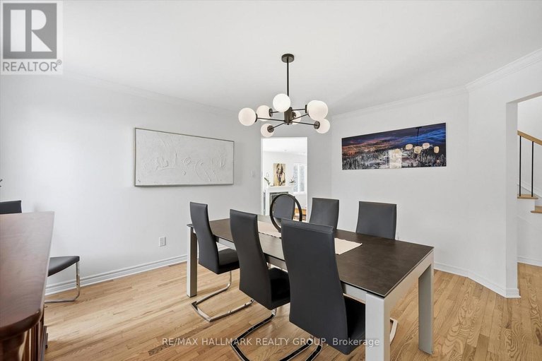 29425296/1660-country-walk-drive/chapel-hill/ottawa/ontario/K1C8E2_9