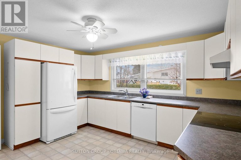 29556235/2391-ogilvie-road/beacon-hill-north/ottawa/ontario/K1J7N4_13