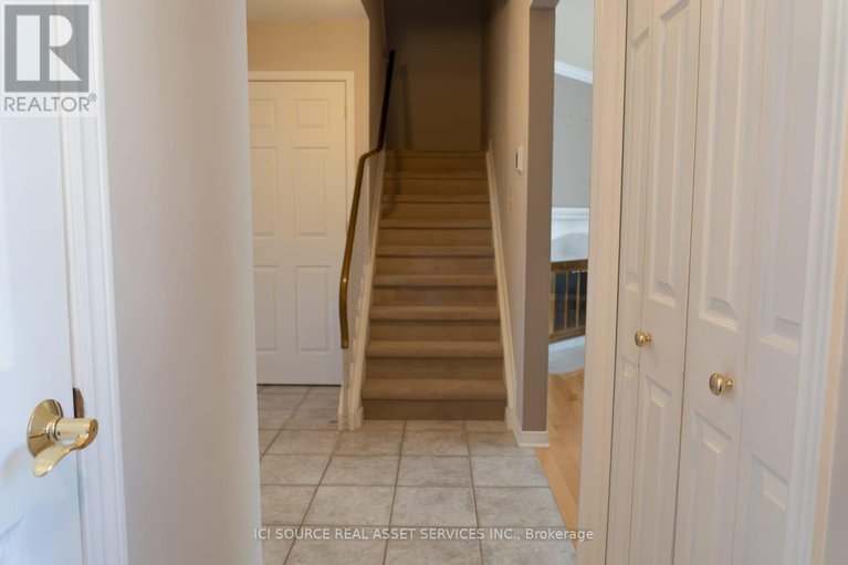 29282736/768-vinette-crescent/chatelaine-village/ottawa/ontario/K1E1W9_17