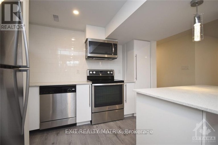 28928779/1415-maxime-road/pineview/ottawa/ontario/K1B4E7_8
