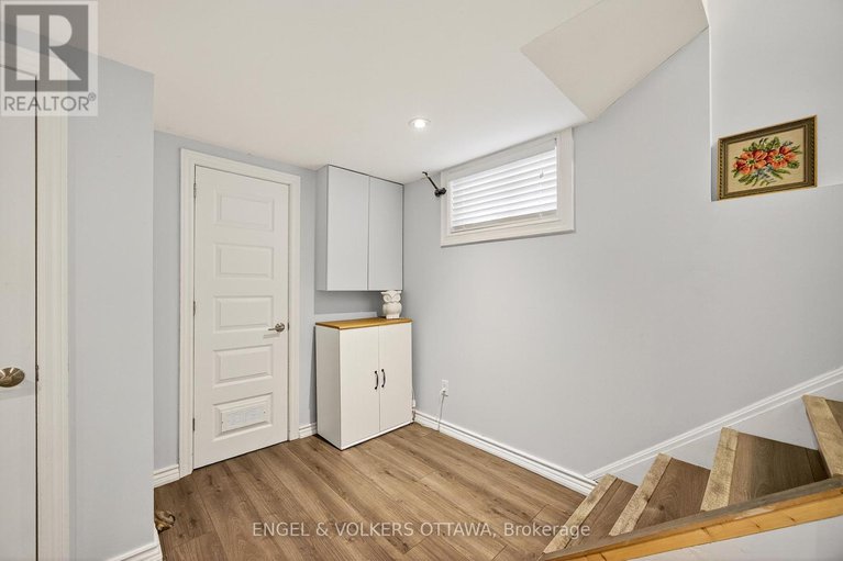 28835292/557-roosevelt-avenue/mckellarhighland/ottawa/ontario/K2A2A2_32