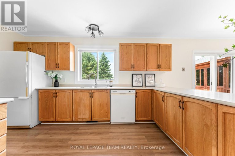 28601734/106-porcupine-trail/dunrobin-shores/ottawa/ontario/K0A1T0_14