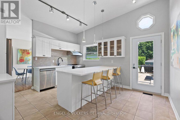 28637797/1175-bonnie-crescent/copeland-park/ottawa/ontario/K2C1Z7_12