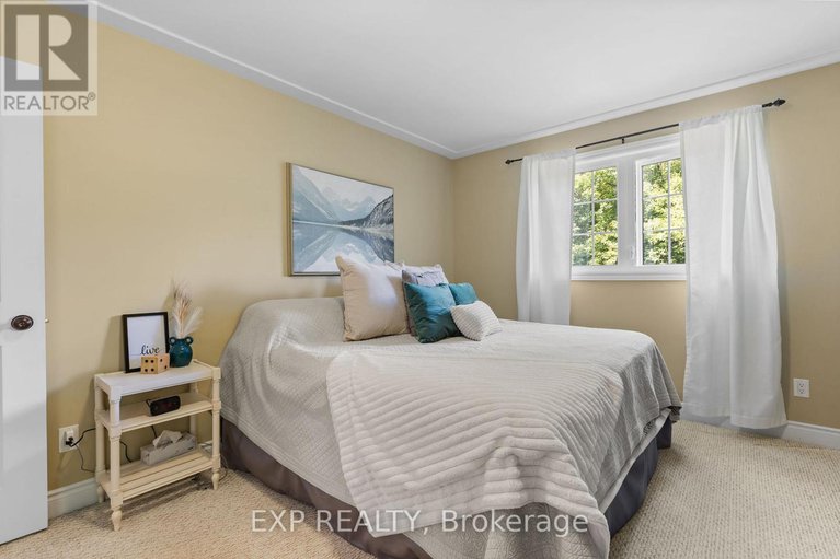 28792701/8325-albert-bouwers-circle/osgoode-twp-north-of-reg-rd-6/ottawa/ontario/K0A2P0_14
