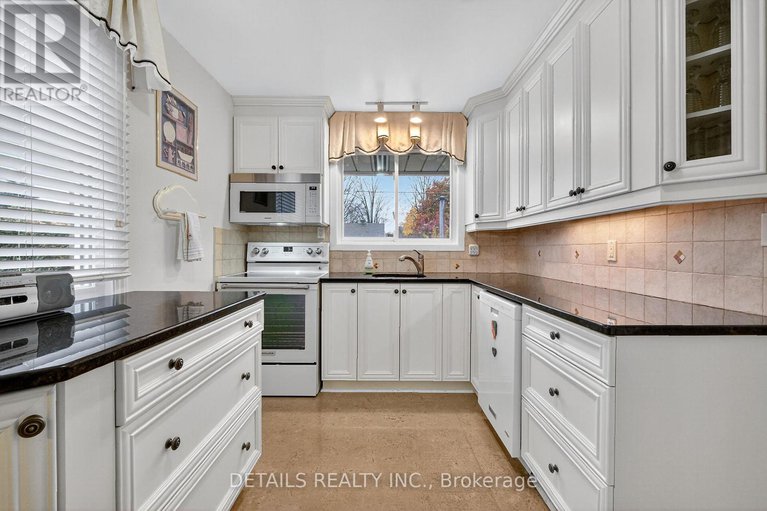 29077248/1031-connaught-avenue/queensway-terrace-north/ottawa/ontario/K2B5N2_15