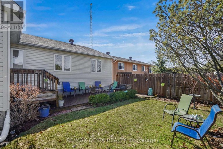 29633176/48-stephens-street/vankleek-hill/champlain/ontario/K0B1R0_33