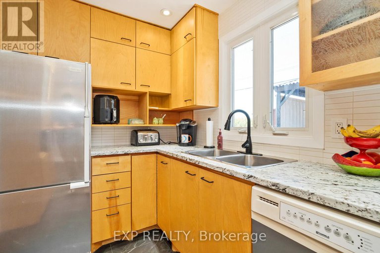 28303908/322-galloway-drive/bilberry-creekqueenswood-heights/ottawa/ontario/K1E1W3_9