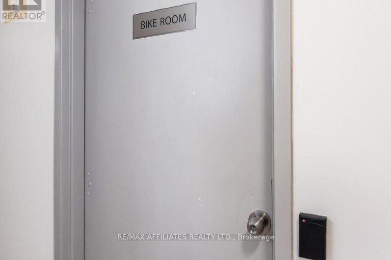 29148629/709-2400-virginia-drive/urbandale-acres/ottawa/ontario/K1H8L3_25