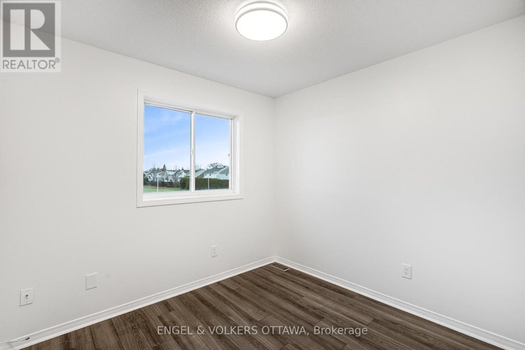 29123797/1626-trenholm-lane/fallingbrookpineridge/ottawa/ontario/K4A4B6_30