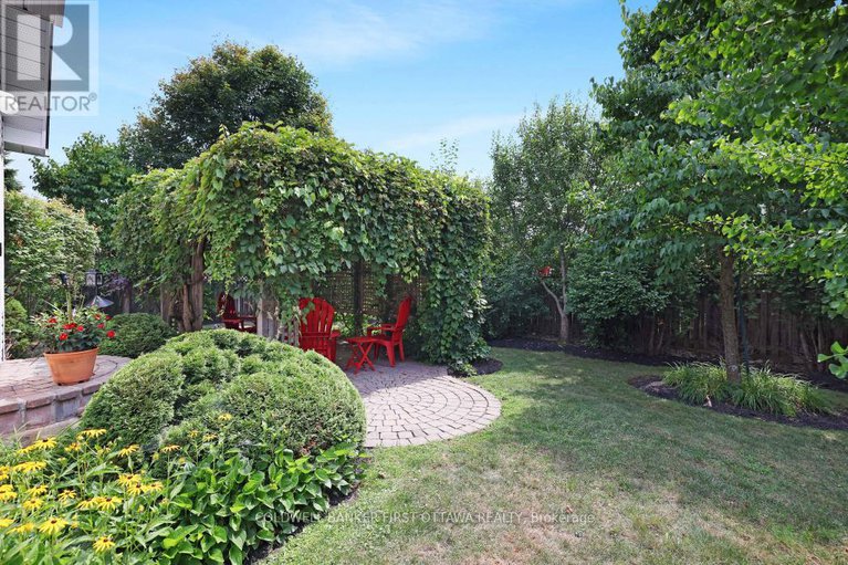 28678446/10-ladybirds-crescent/stittsville-north/ottawa/ontario/K2S1Z6_36