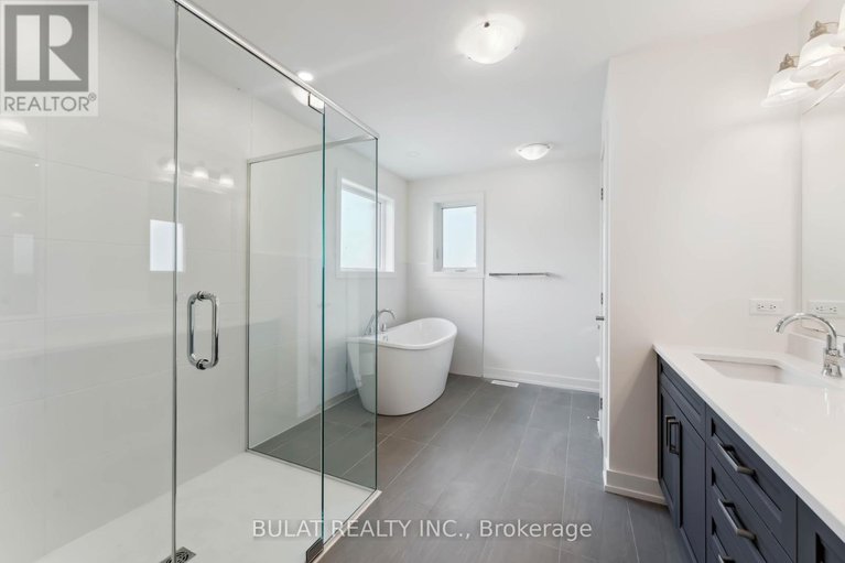 28281768/1361-kitchener-avenue/ellwood/ottawa/ontario/K1V6W1_16