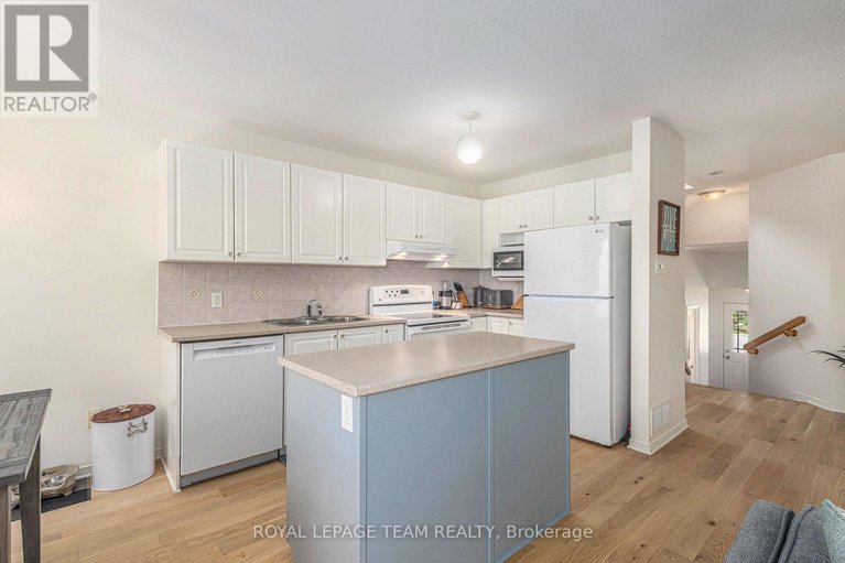 28524487/138-freeport-drive/emerald-meadowstrailwest/ottawa/ontario/K2M0A8_8