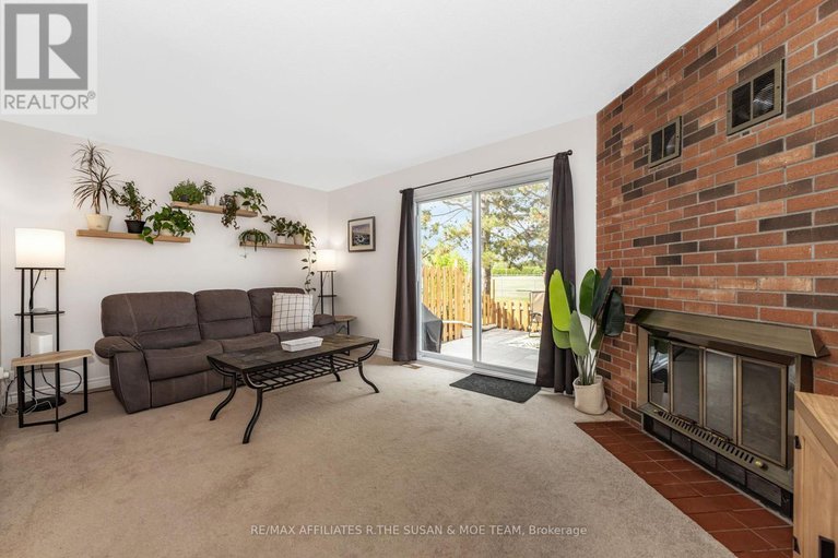 28555719/46-stokes-crescent/glencairnhazeldean/ottawa/ontario/K2L2Z4_7