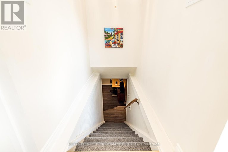 28842718/343-fullerton-avenue/overbrookcastle-heights/ottawa/ontario/K1K1K2_28