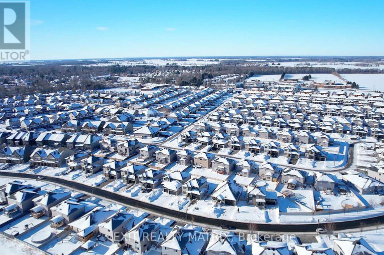 29378687/273-central-park-boulevard/village-of-russell/russell/ontario/K4R0E9_33