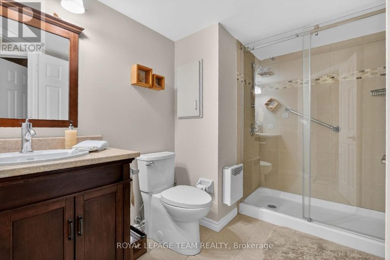 29521537/202a-62-donald-street/overbrook/ottawa/ontario/K1K1N2_22