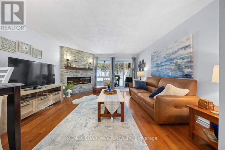 29344607/a-6623-bilberry-drive/convent-glen-north/ottawa/ontario/K1C4N5_12