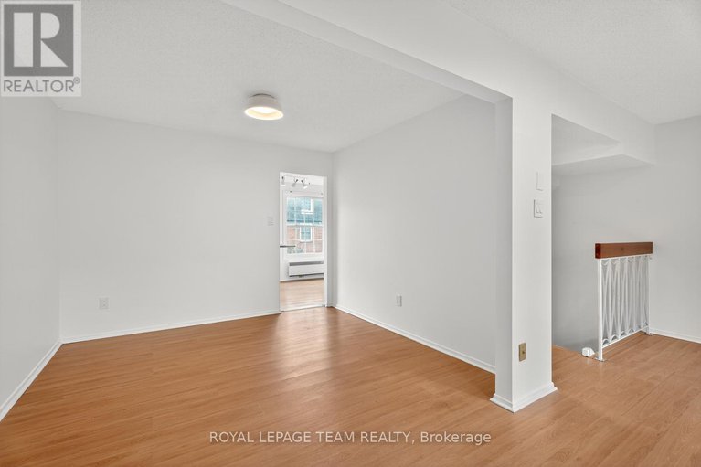28827776/9-moorside-private/carleton-heights/ottawa/ontario/K2C3P4_12