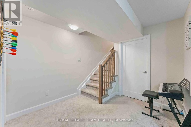 28414492/325-cosanti-drive/remainder-of-stittsville-area/ottawa/ontario/K2S2W6_32