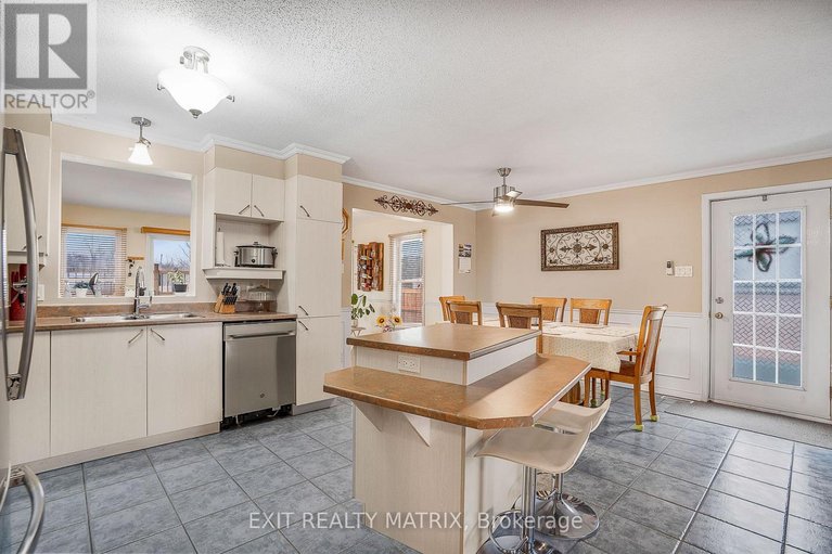 29241507/213-longueuil-street/lorignal/champlain/ontario/K0B1K0_8