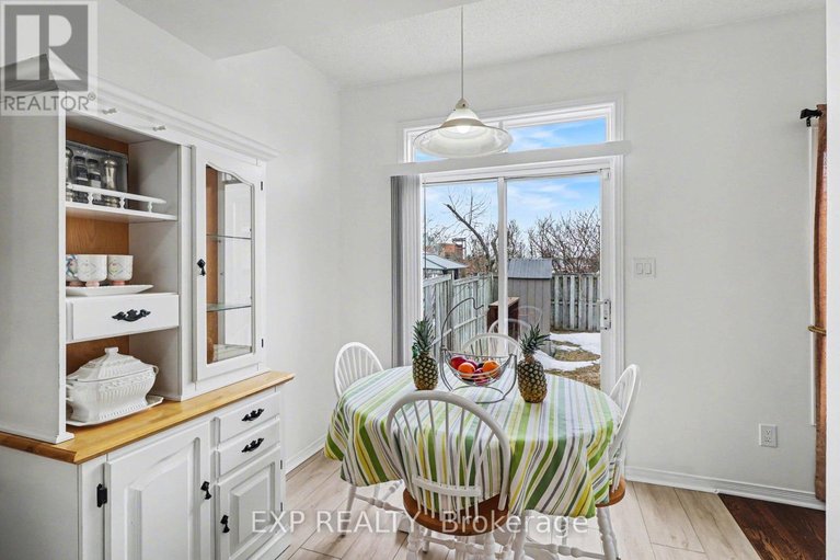 29541383/1504-duplante-avenue/fallingbrookpineridge/ottawa/ontario/K4A3Y8_12