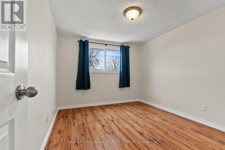 29460135/14-405-montfort-street/vanier/ottawa/ontario/K1L8G8_22