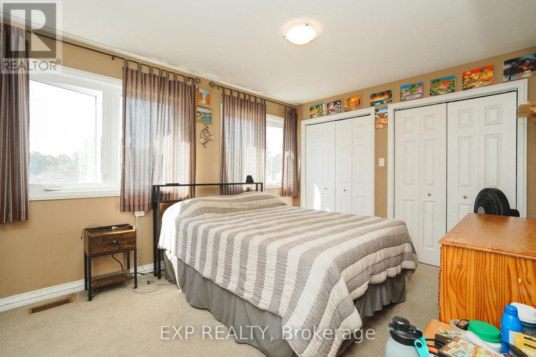 28875254/36-keewatin-crescent/borden-farmstewart-farmcarleton-heightsparkwood-hills/ottawa/ontario/K2E6Z1_18