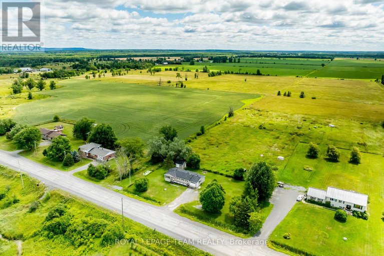 28642297/1234-kinburn-side-road/dunrobin/ottawa/ontario/K0A3M0_3